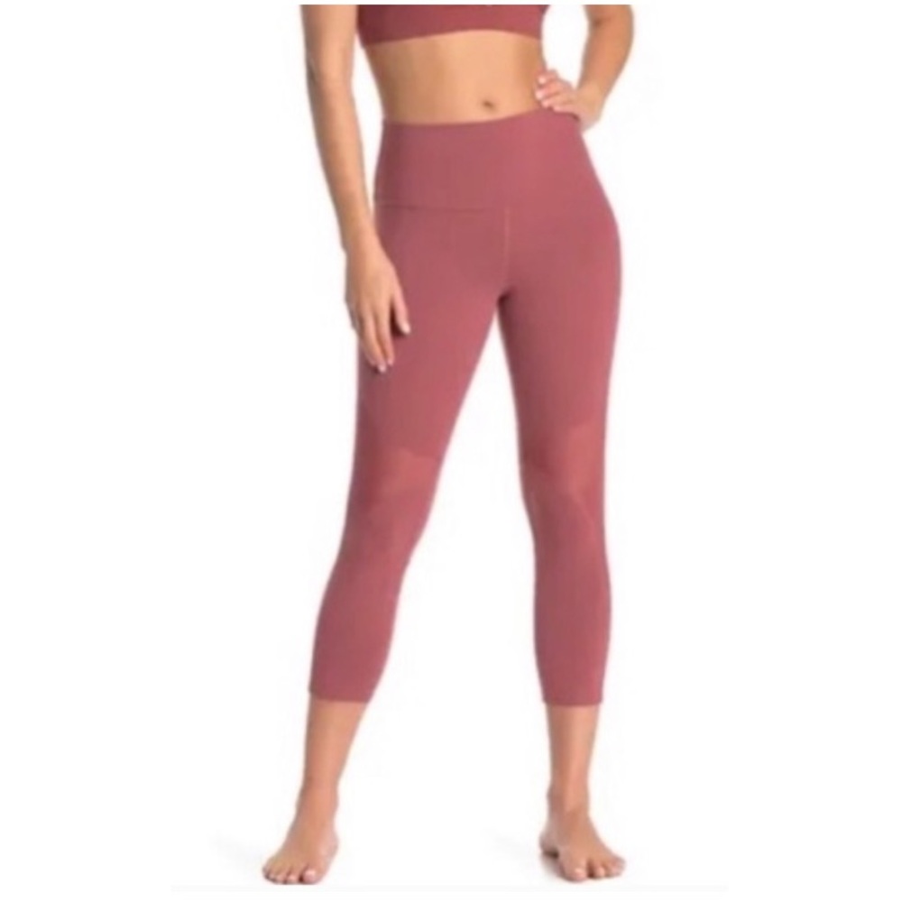 ALO YOGA The High-Waist Coast Capri Mesh Cropped Leggings in Rosewood Size Small